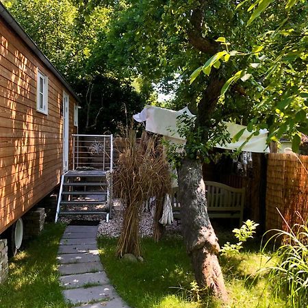 Zirkuswagen Mit Outdoor Whirlpool Und Garten Petershagen-Eggersdorf Екстер'єр фото