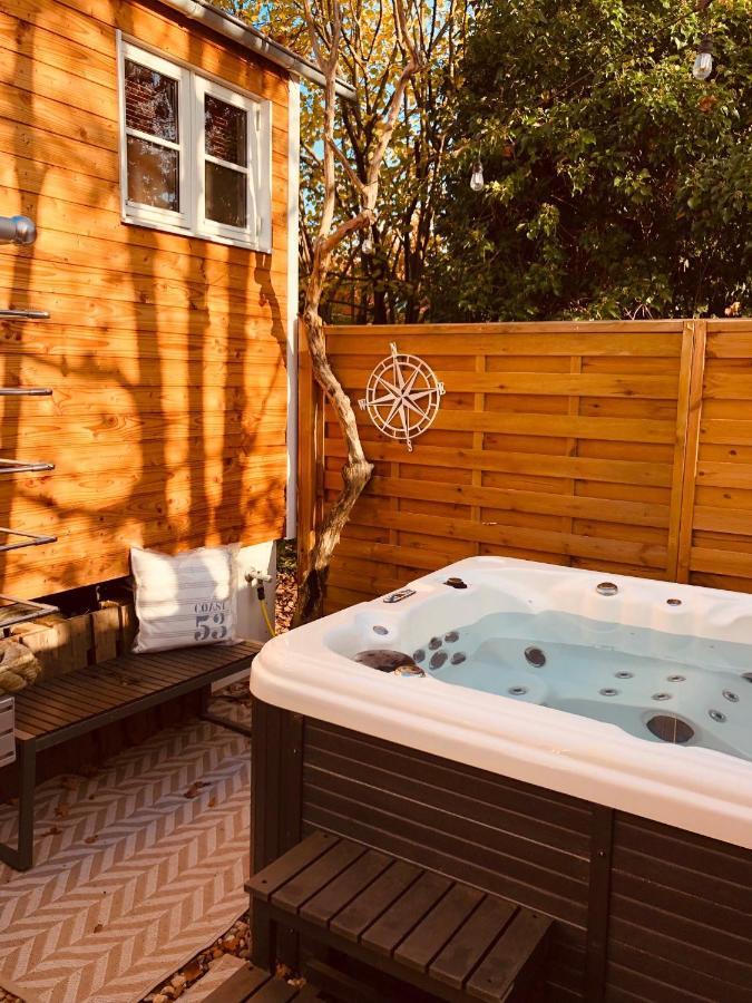 Zirkuswagen Mit Outdoor Whirlpool Und Garten Petershagen-Eggersdorf Екстер'єр фото