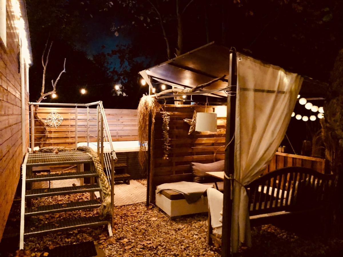 Zirkuswagen Mit Outdoor Whirlpool Und Garten Petershagen-Eggersdorf Екстер'єр фото