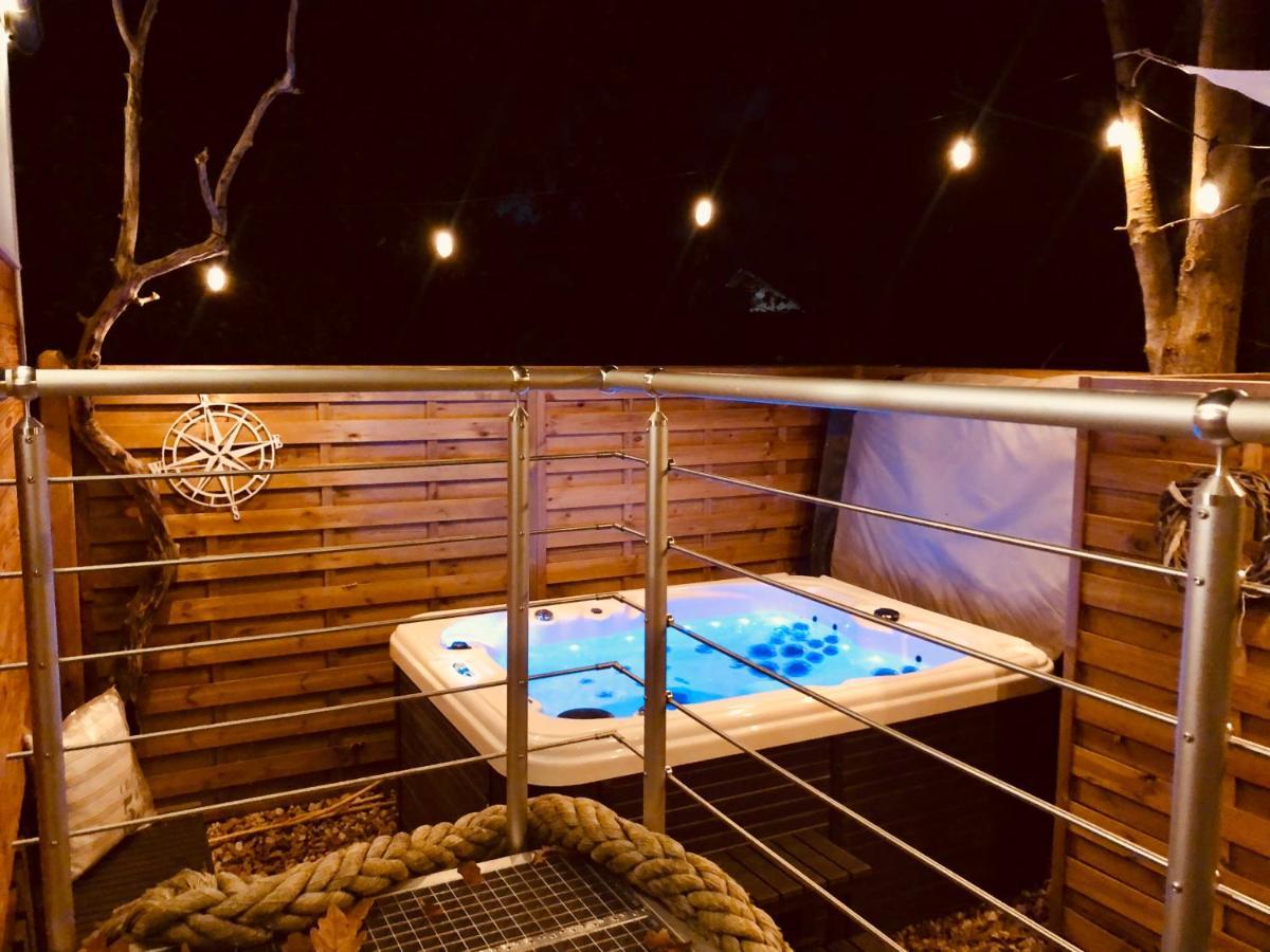 Zirkuswagen Mit Outdoor Whirlpool Und Garten Petershagen-Eggersdorf Екстер'єр фото