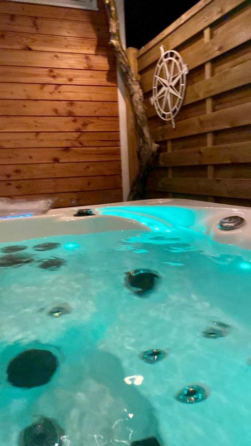 Zirkuswagen Mit Outdoor Whirlpool Und Garten Petershagen-Eggersdorf Екстер'єр фото