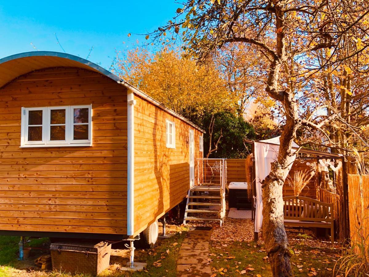 Zirkuswagen Mit Outdoor Whirlpool Und Garten Petershagen-Eggersdorf Екстер'єр фото